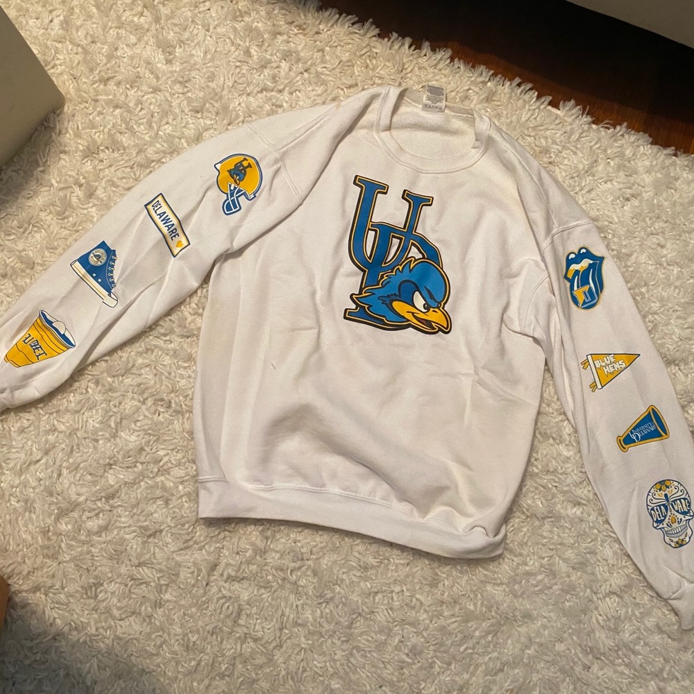 University of Delaware crew neck